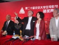 《飛越老人院》劇組后臺亮相 老藝術家慷慨激昂