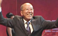 老藝術(shù)家雷恪生容光煥發(fā) 面帶微笑登紅毯熱情揮手