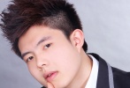青年演員。<strong>【<a target="_blank" href="http://d.m1905.com/space/8272161">點(diǎn)擊查看選手更多資料</a>】【<a target="_blank" href="http://t4.m1905.com/space/user/id/8272161">為他投票</a>】</strong>
