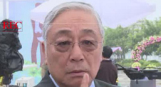 《愛情圈圈轉(zhuǎn)》曾江顛覆形象 受采訪裝無辜亂賣萌