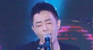 Beyond黄贯中两曲激情连唱 海阔天空惹众人回忆