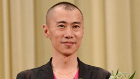 鄭昊冒死下井拍攝不懼危險 《守候》首映感人至深