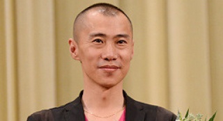 鄭昊冒死下井拍攝不懼危險(xiǎn) 《守候》首映感人至深