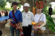 冯绍峰倪妮云南提前过六一 为孩子放映露天电影