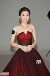 周麗淇抹胸長(zhǎng)裙露香肩 望覓真命天子不排除閃婚