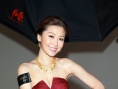 周麗淇抹胸長(zhǎng)裙露香肩 望覓真命天子不排除閃婚