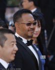《天注定》剧组登红毯 李梦美丽动人贾导底气足