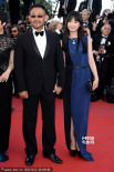 姜武携李梦现身戛纳闭幕红毯 全程微笑亲密无间