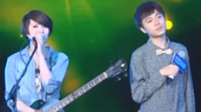 苏打绿音乐会团员逗趣互掐 引数千名乐迷一起狂欢