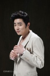韓星趙正錫寫真展帥酷氣質(zhì) 西裝筆挺耍狠又賣萌
