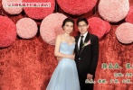 ????2012年11月11日，33歲的霍啟剛與31歲的郭晶晶，結(jié)束八年的愛情長跑，在香港會展中心舉辦豪華婚禮，同時，還會在郭晶晶老家河北、廣州和北京再次舉辦婚禮。在婚禮現(xiàn)場，憑借著郭晶晶公公霍震霆的顯赫地位，很多香港政要人士紛紛前來道賀，仿佛是一場秀給外界的“政權(quán)聯(lián)姻”。“巨型”婚宴花費超過5000萬，但在北京和河北卻是低調(diào)舉辦，讓新娘郭晶晶內(nèi)心暗藏了不爽之果。</br>????