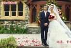 ????姚晨與攝影師曹郁于2012年11月在新西蘭低調(diào)完婚。兩人在皇后鎮(zhèn)的圣彼教堂舉辦了結(jié)婚儀式，隨后在所住酒店舉辦婚宴。據(jù)悉，此次大婚花費在百萬左右，并沒有大走排場只是邀請了一些圈中好友出席，包括當年《武林外傳》的一些朋友，如寧財神等人。當天新郎曹郁乘坐賓利車抵達，身著黑色禮服的他，與好友握手。新娘姚晨身著拖尾白色婚紗現(xiàn)身。如今的姚晨已懷孕待產(chǎn)，低調(diào)的曹郁一直陪伴其身邊，想必經(jīng)歷過離婚風波的姚晨更加懂得自己需要什么，要珍惜什么。