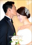 鄭錫元、白智英結(jié)婚擁吻 9歲差姐弟戀終成正果