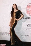 吴佩慈黑纱长裙似女王 龚琳娜、李玉刚齐聚拼歌