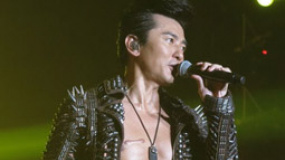 郑伊健个唱晒八块腹肌 偏心歌迷不带老婆蒙嘉慧