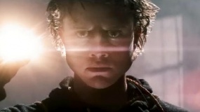 《床下》中文預(yù)告片 神秘怪獸反復(fù)襲擊不得安寧