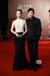 《王牌》劇組亮相 范文芳裸美背與李銘順秀甜蜜