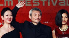 徐克、施南生展大将之风 田原暗红晚装低调华丽