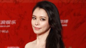 徐若瑄粉色拖地長(zhǎng)裙輕紗曼妙 大露美肌女神范盡顯