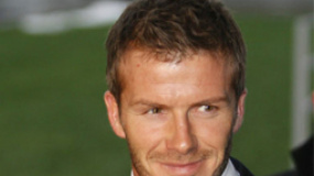 贝克汉姆抵京开启二次中国行 送球衣跑车热心慈善