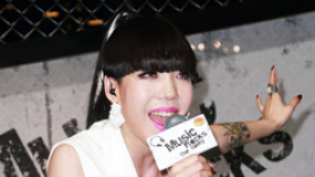 吴莫愁不怕“师生恋”绯闻 避谈身价称不感兴趣