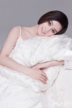 范冰冰唯美床上写真露事业线 妖娆魅惑身姿诱人