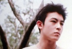 頒獎詞：對于女人來說，他是一個傳說；對于男人來說，他是一段神話；對于香港娛樂圈來說，他顯然是一座豐碑。他的帥，已脫離了面貌本身，上升為一種精神，讓無數(shù)人拜倒在他精致的臉龐下。