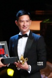 張家輝喜憑《激戰(zhàn)》獲最佳男演員 余男為其頒獎