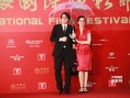 《摩根先生的第二春》受好评 主创冒雨登上红毯