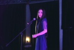 郭碧婷在燈光的映襯下美麗動人。