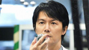 “神探”福山雅治来港人气爆棚 近千粉丝疯狂接机