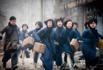 那個(gè)只有黑藍(lán)灰的年代里，無(wú)論學(xué)生還是妓女，都跳動(dòng)著一顆火紅熾熱的心臟。