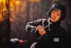 那個(gè)只有黑藍(lán)灰的年代里，無(wú)論學(xué)生還是妓女，都跳動(dòng)著一顆火紅熾熱的心臟。