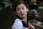 剛出道時(shí)的張柏芝還沒(méi)有經(jīng)歷陳老師的“歷練”，格外清純。