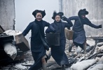 那個(gè)只有黑藍(lán)灰的年代里，無(wú)論學(xué)生還是妓女，都跳動(dòng)著一顆火紅熾熱的心臟。