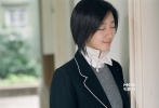 不過(guò)小鎂和周杰倫都很適合英倫風(fēng)格的校服造型。