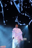 陈奕迅演唱会大放“吹神”笑弹 杨千嬅夫妇捧场