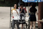 章子怡和撒貝寧的戀情自從被曝出后，一直受到外界的廣泛關(guān)注，二人不僅被拍到甜蜜約會、親熱探班，還不止一次被拍到一起出游，熱戀指數(shù)可見不一般。正當(dāng)外界以為二人能夠修成正果時，卻傳來章母認(rèn)為二人懸殊過大，已經(jīng)分手的消息?？煞质值南⑦€沒幾天，撒貝寧忽然微博互動章子怡，并且喊出“甜心”這樣的甜言蜜語。二人到底是分手還是熱戀，恐怕只有當(dāng)事人才能明白。