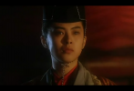 王祖贤在这部电影里也假扮东方不败，妩媚妖娆的王祖贤一转身变成英武的男儿，却也是一样勾魂摄魄，看来长得美，不管是男是女都得迷死人。