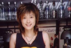 2005年那個夏天，她是選秀冠軍，她是萬人迷戀的偶像。那時，李宇春還每天穿著T恤、牛仔褲，簡單、純真，一如當(dāng)時的她。