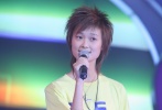 2005年那个夏天，她是选秀冠军，她是万人迷恋的偶像。那时，李宇春还每天穿着T恤、牛仔裤，简单、纯真，一如当时的她。