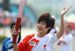 随着她的社会认可度越来越高，李宇春有了很多人生“第一次”，第一次做奥运火炬手，第一次有了自己的个人蜡像。