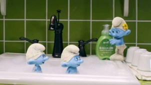 《蓝精灵2》中文片段 可爱蓝精灵洗手池洗泡泡浴