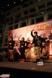 周杰伦现身香港《天台》首映 众明星名导力挺