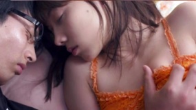 《桃花期》中文預(yù)告 大齡宅男突遇美艷桃花難抉擇