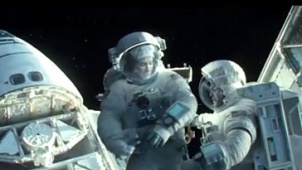 《地球引力》中文预告 空间站崩毁宇航员遗落太空