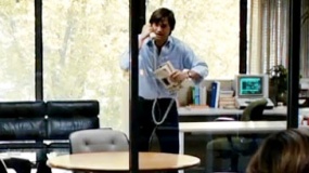 《乔布斯》曝光片段 苹果教父愤怒咆哮砸烂电话机