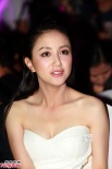 李倩低胸裝大秀事業(yè)線 姚晨向寧財神預定奶粉錢