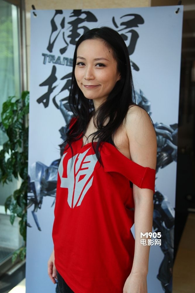 《变形金刚4》中国演员招募12强 性感女神周姮吟