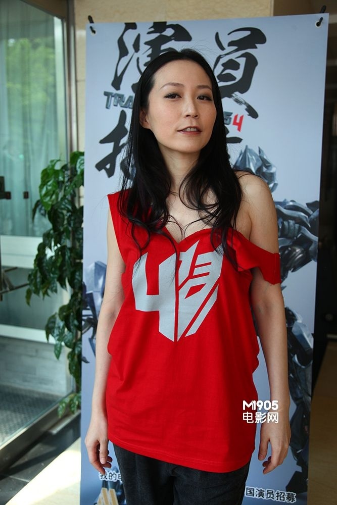 《变形金刚4》中国演员招募12强 性感女神周姮吟